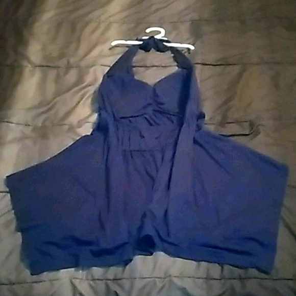 Tie Back Shark Bite Hem Tank Top - Picture 3 of 8